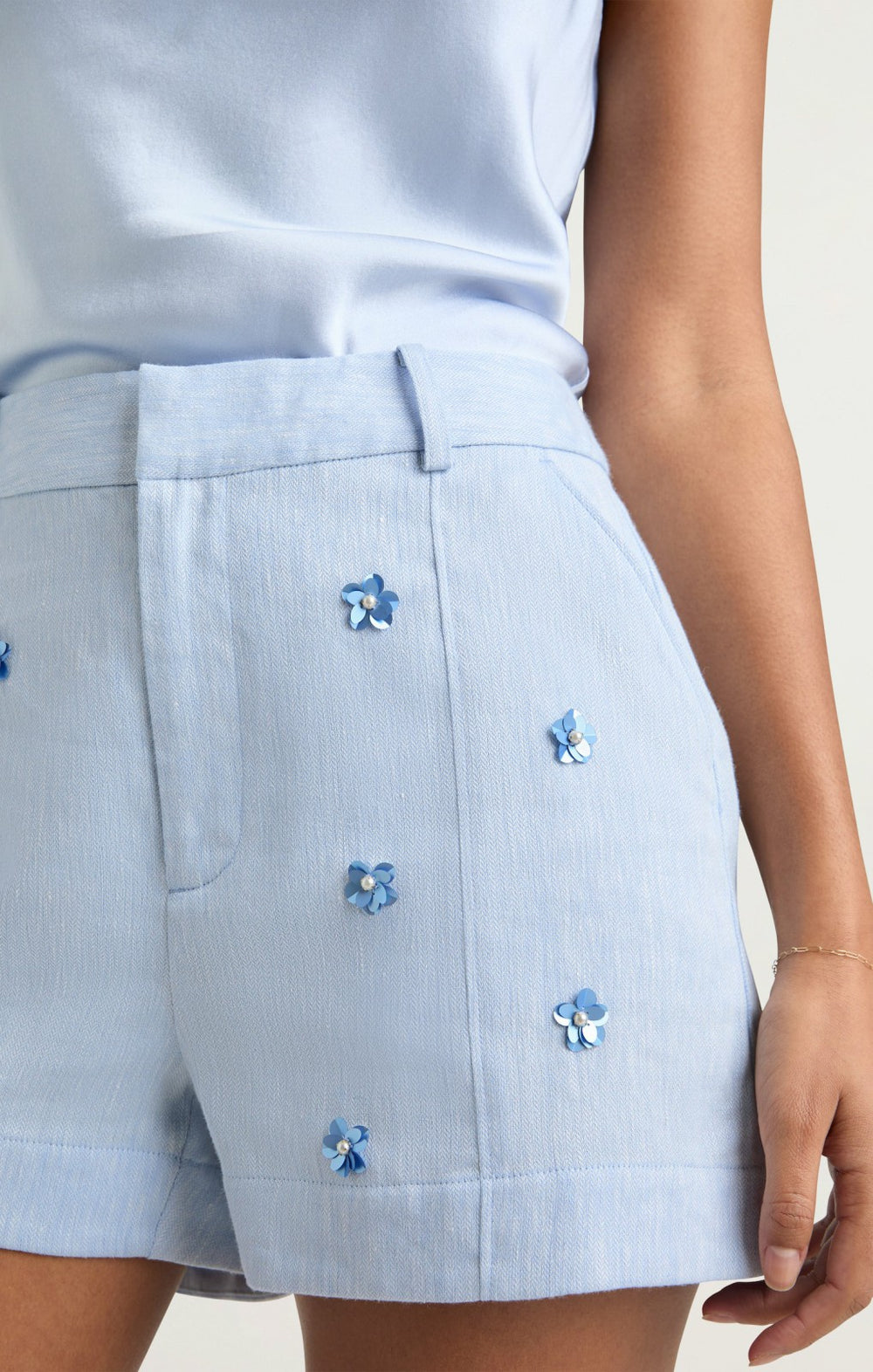 Pearl Ditsy Linen Suiting Tora Short Blue Hydrangea
